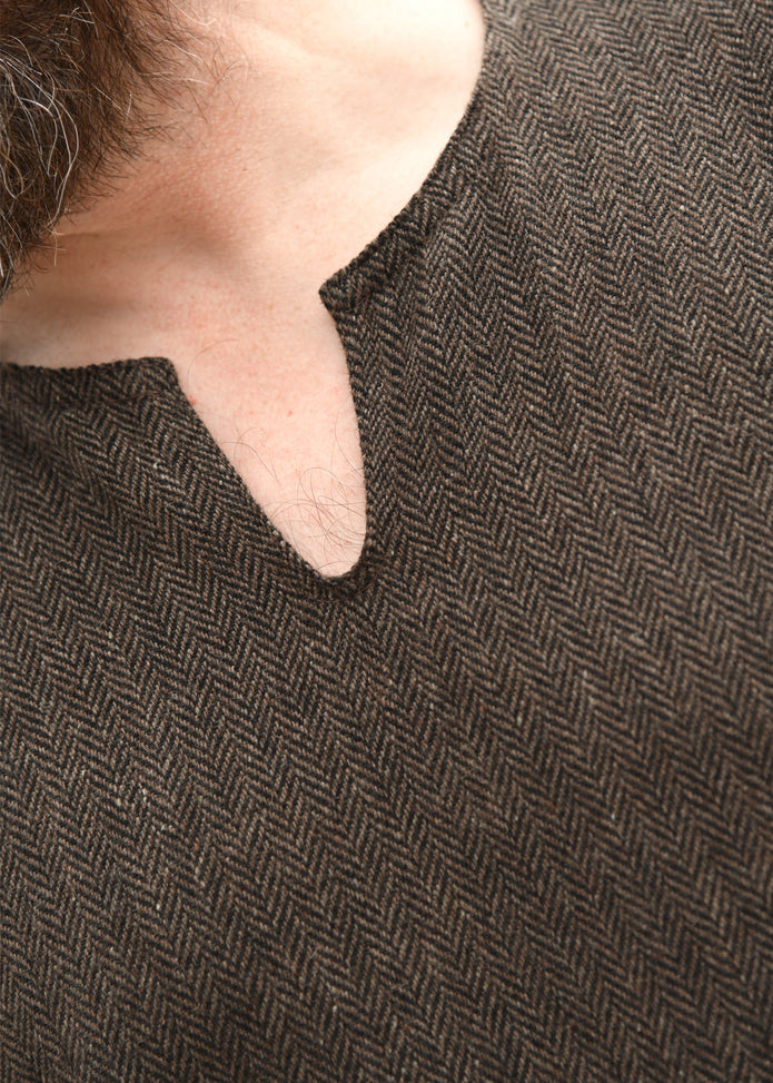 Viikinkitunika Morten, kalanruotokuvio, ruskea