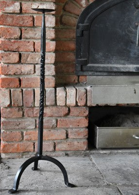 Käsintaottu kynttilänjalka – Flambeau, noin 74 cm