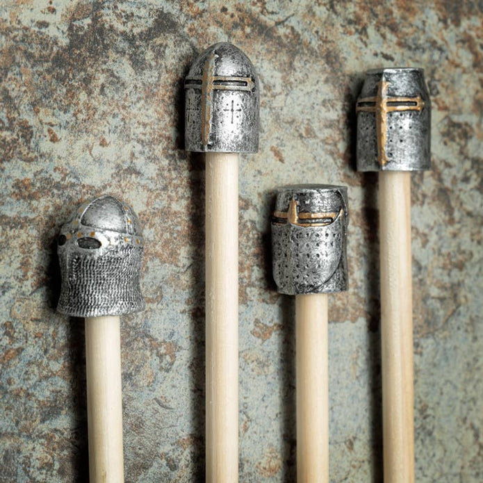 Keskiaikainen ritari-lyijykynä kypäräkoristeella