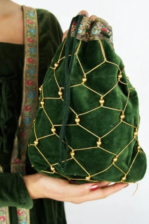 Samettipussukka Relindis, helmikoristein