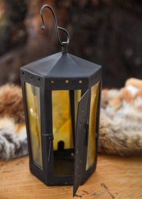 Käsintehty rautalyhty, kuusikulmainen, sarvi-ikkunoilla