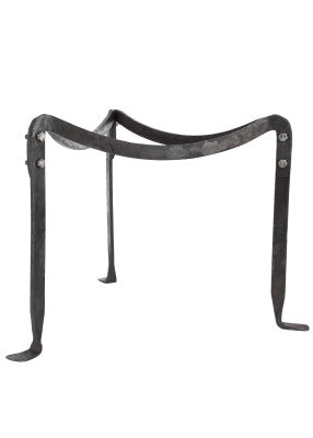 Taottu jalusta tulisijalle