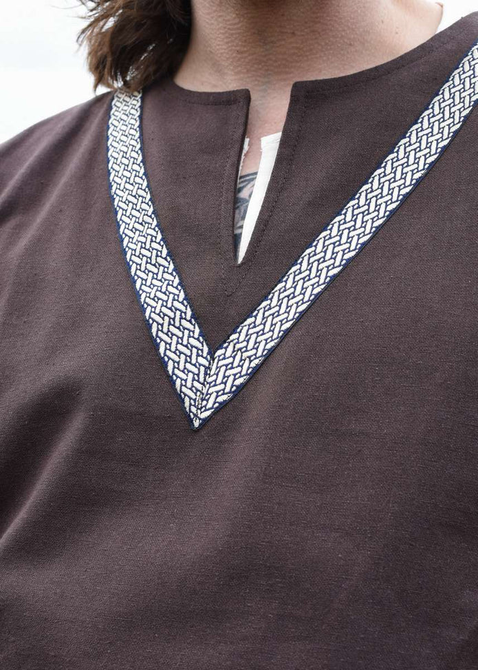 Tunika-Ailrik, lyhythihainen